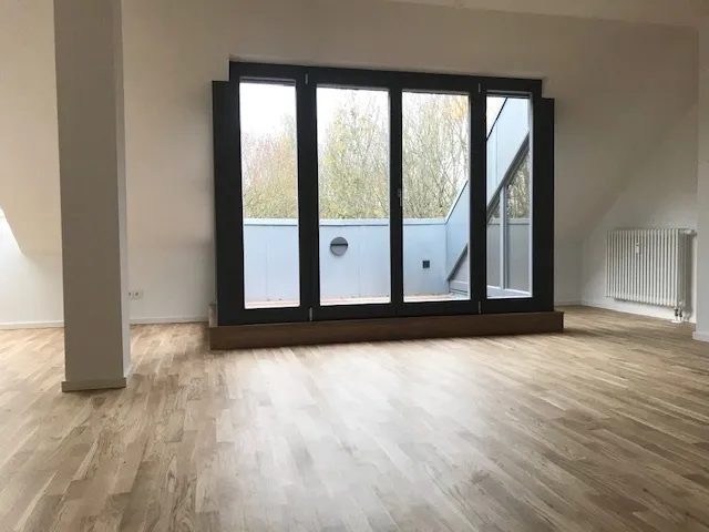Neu! Berlin-Staaken! Tolle DG-Wohnung mit hochw. Ausstattung in Grünlage! Terrasse, Parkett., EBK... — photo 1